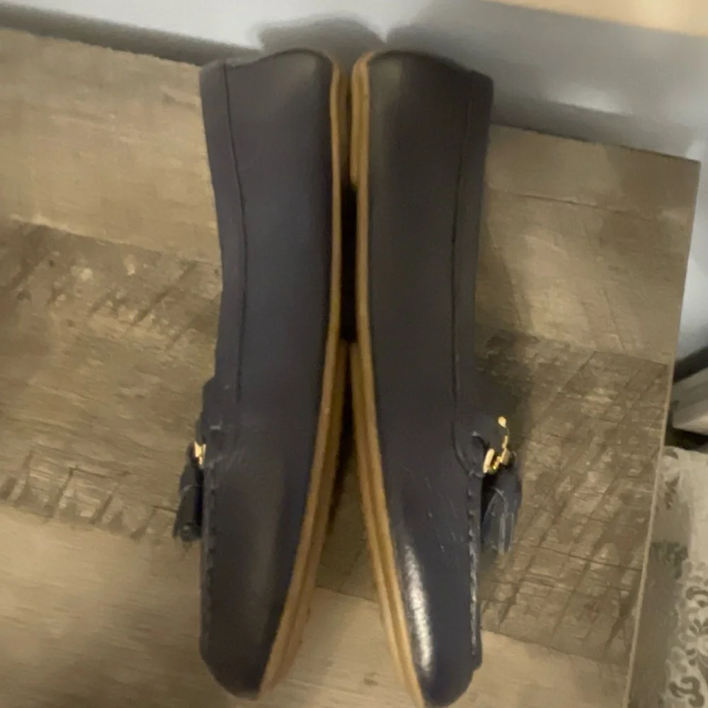 Talbots Navy Blue Leather Loafers with Gold Hardware Made In Vietnam Size 8M